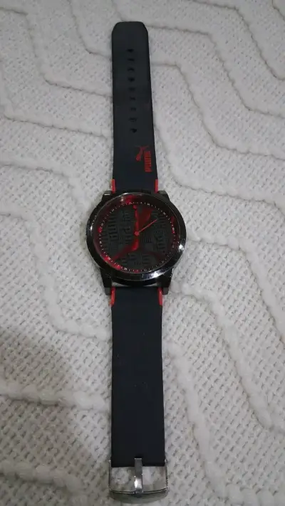 Reloj Puma negro y rojo deportivo - miniatura 2