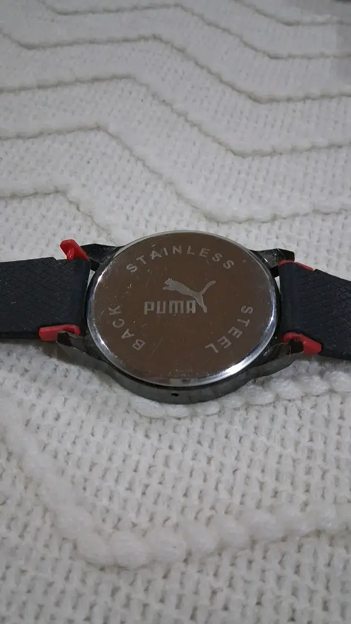 Reloj Puma negro y rojo deportivo - 3