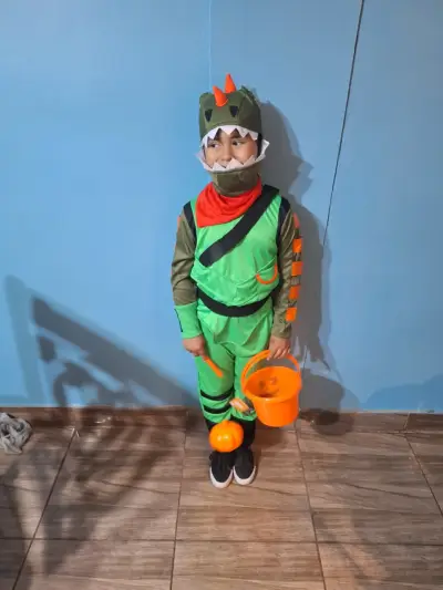 Disfraz infantil de dinosaurio verde - miniatura 4