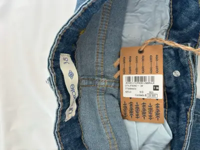 Jeans azul unDog con etiqueta - miniatura 3