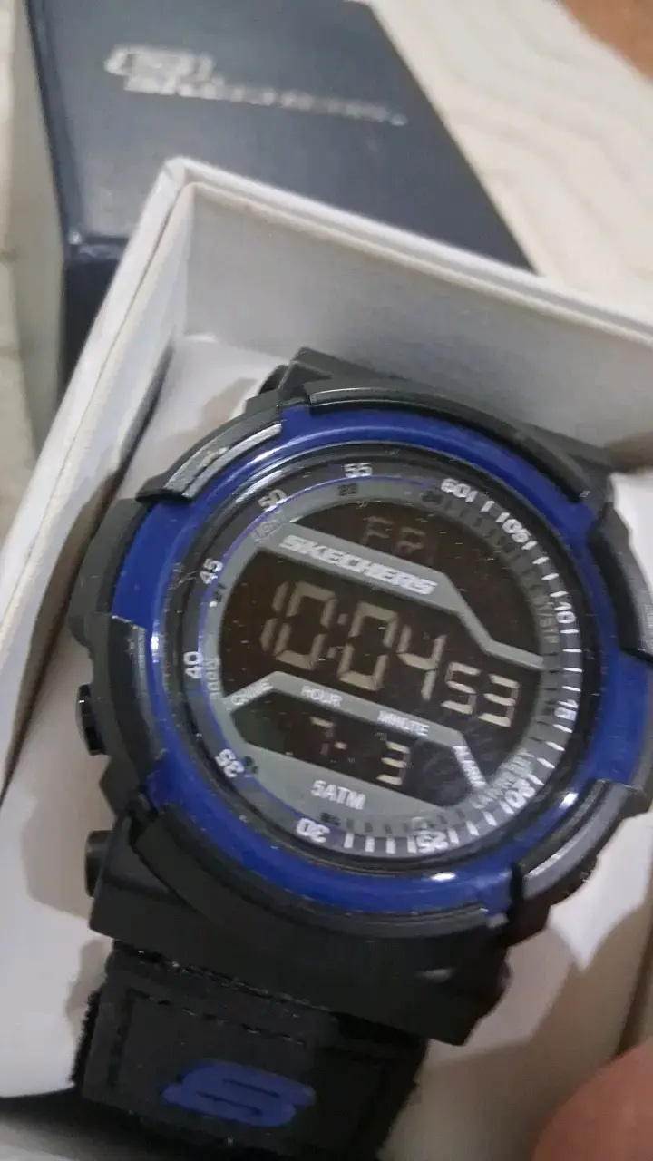 Reloj digital Skechers negro y azul resistente al agua - 1