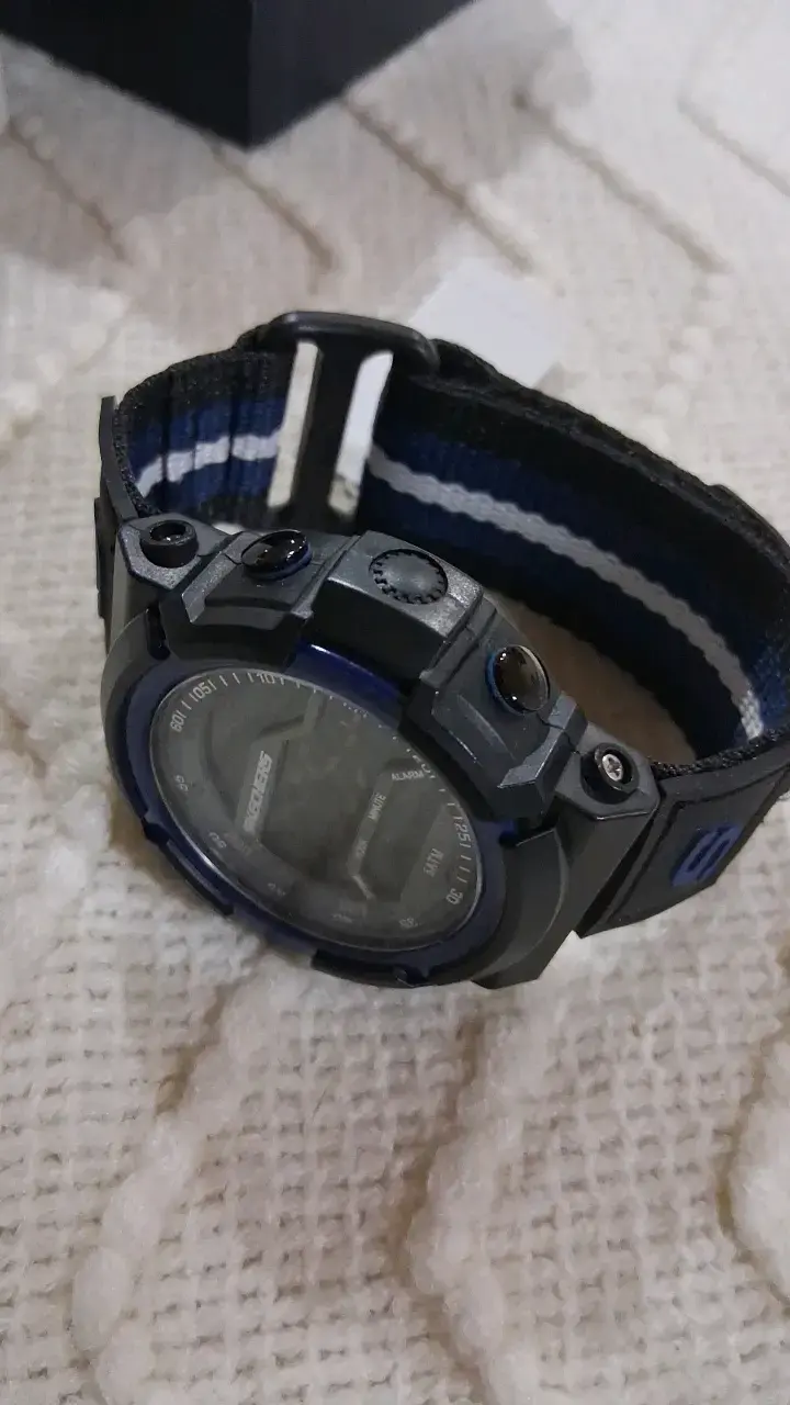 Reloj digital Skechers negro y azul resistente al agua - 3