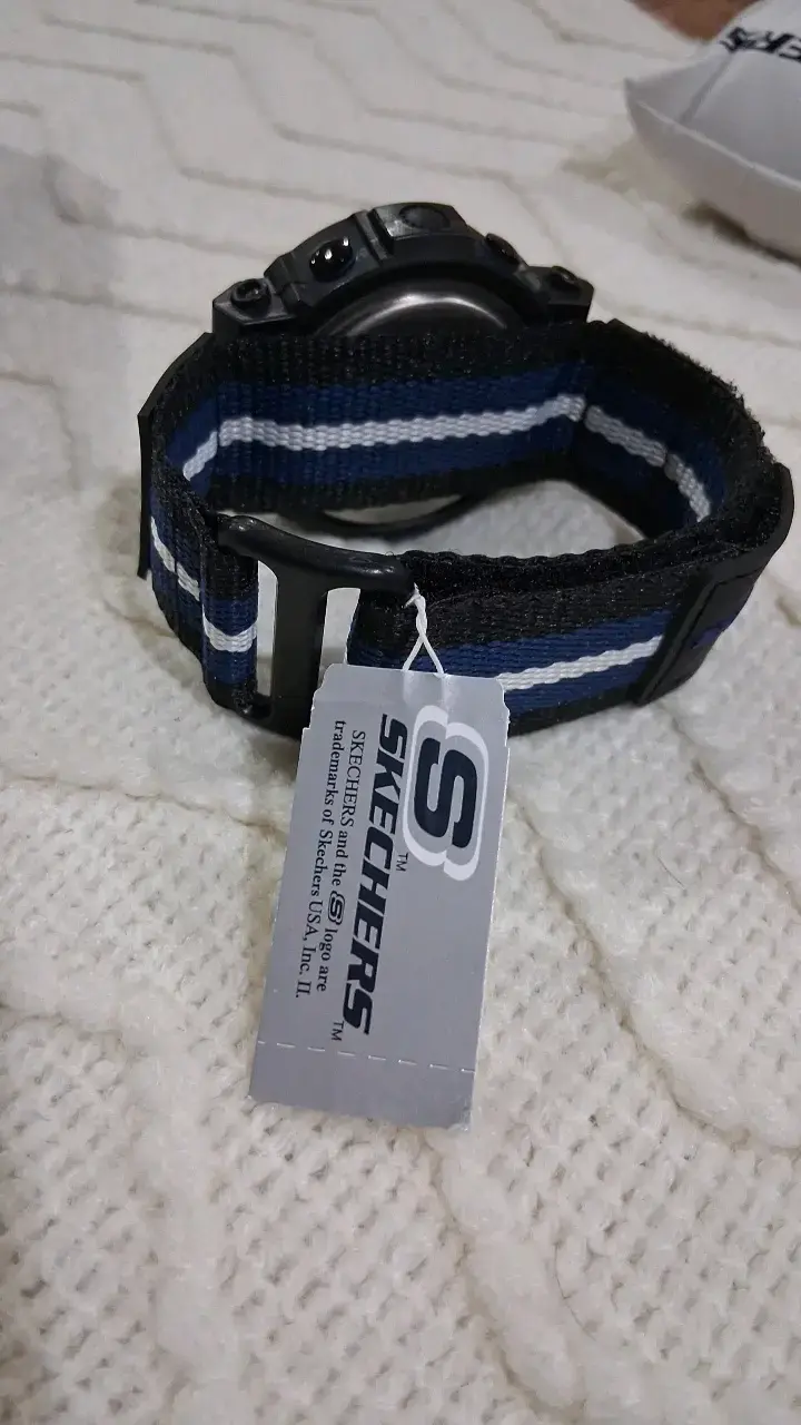 Reloj digital Skechers negro y azul resistente al agua - 4