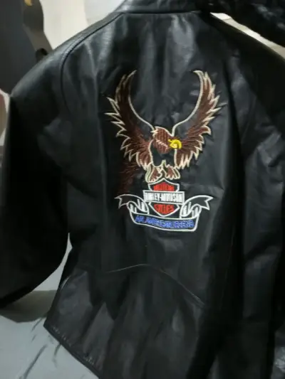 Chaqueta de cuero Harley-Davidson con águila bordada - miniatura 2