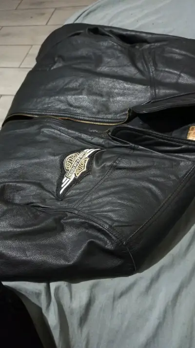 Chaqueta de cuero Harley-Davidson con águila bordada - miniatura 4