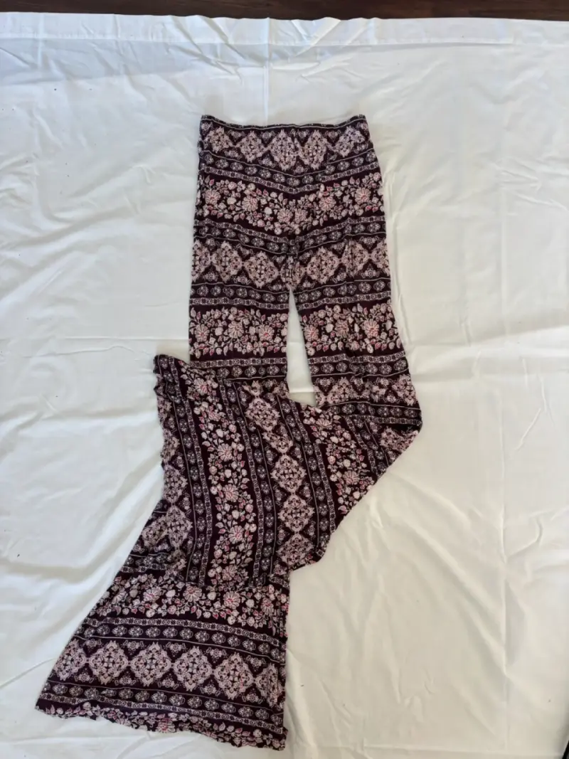 Pantalones acampanados estampados florales