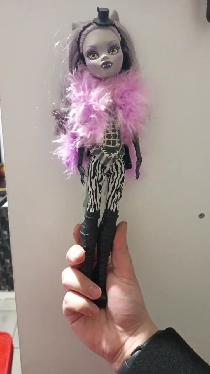 Muñeca Monster High con atuendo original - 3