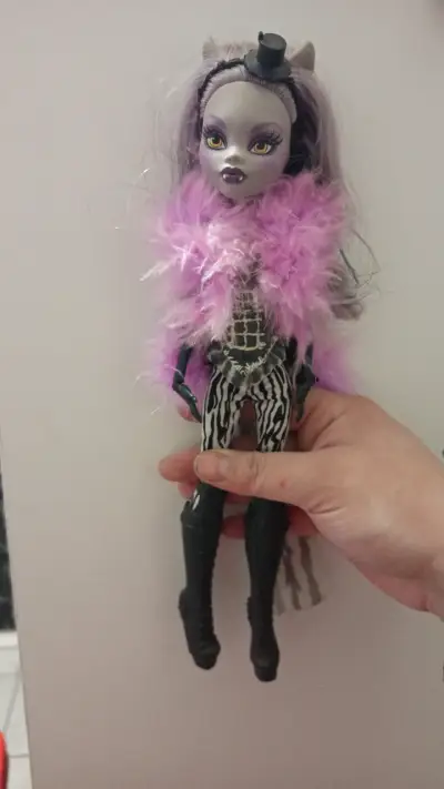 Muñeca Monster High con atuendo original - miniatura 5