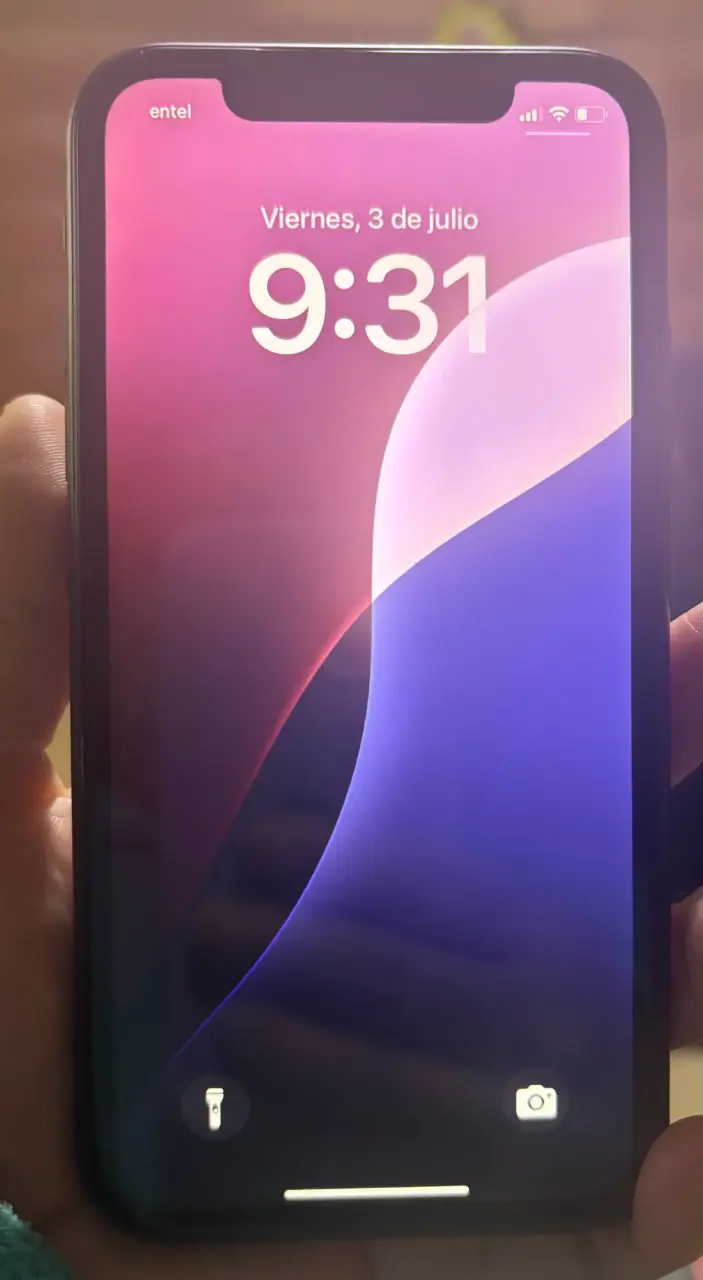 iPhone 11 en buen estado color negro - 2