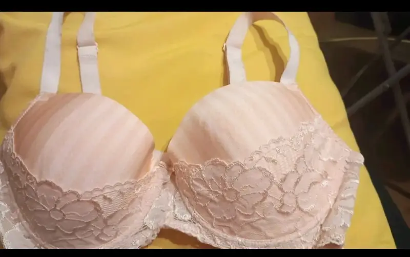Sostén beige con encaje floral