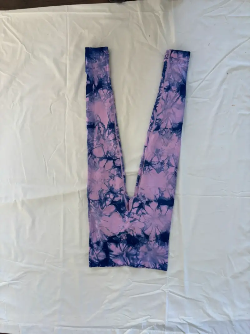 Leggings deportivos tie-dye morados