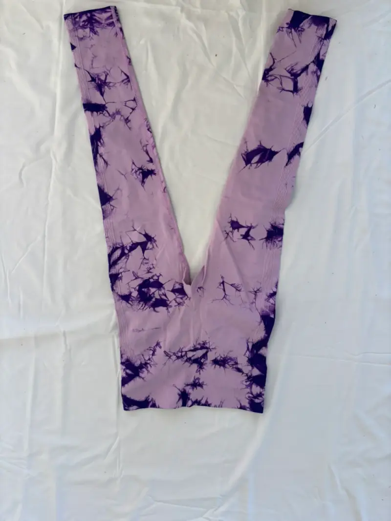 Leggings deportivos tie-dye morados