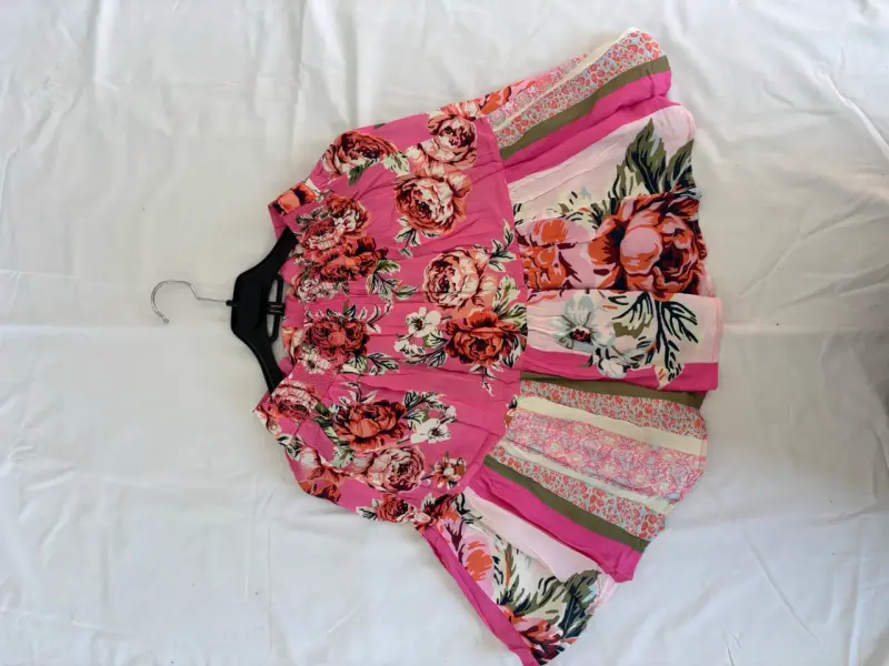 Falda corta floral rosa con botones - 4