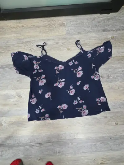 Blusa floral azul con tirantes ajustables - miniatura 1