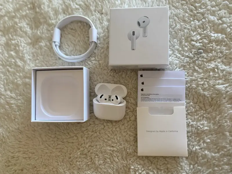 Auriculares inalámbricos Apple AirPods con estuche