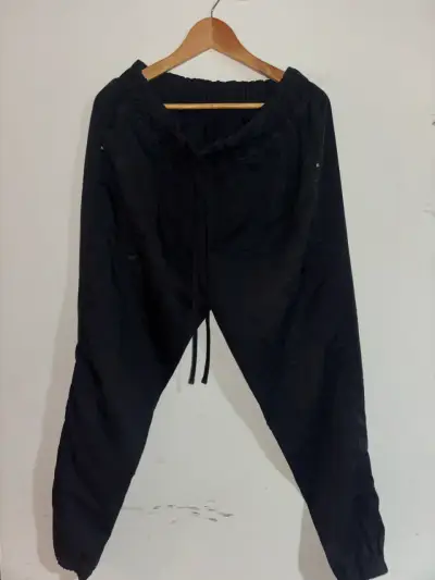 Pantalones deportivos o clinico negros unisex - miniatura 1