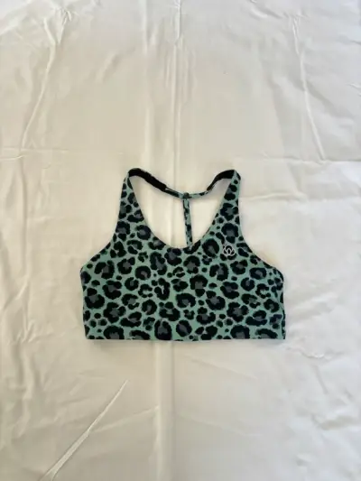Top deportivo estampado leopardo verde - miniatura 1