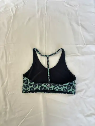 Top deportivo estampado leopardo verde - miniatura 2