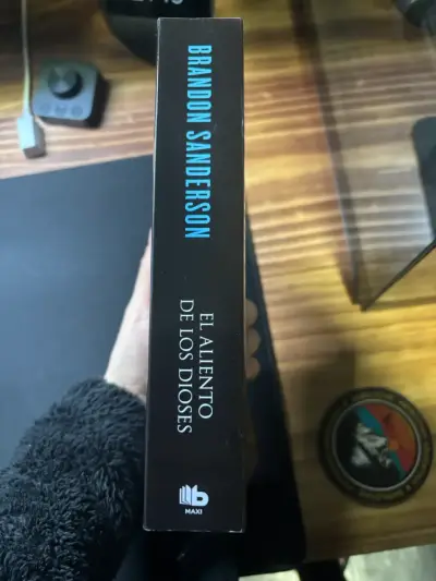 El Aliento de los Dioses de Brandon Sanderson - miniatura 2
