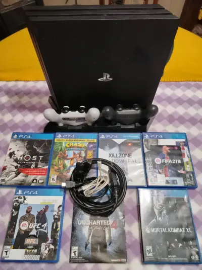 Consola PlayStation 4 pro con juegos y accesorios - miniatura 1