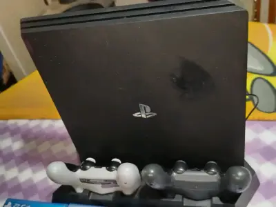 Consola PlayStation 4 pro con juegos y accesorios - miniatura 4