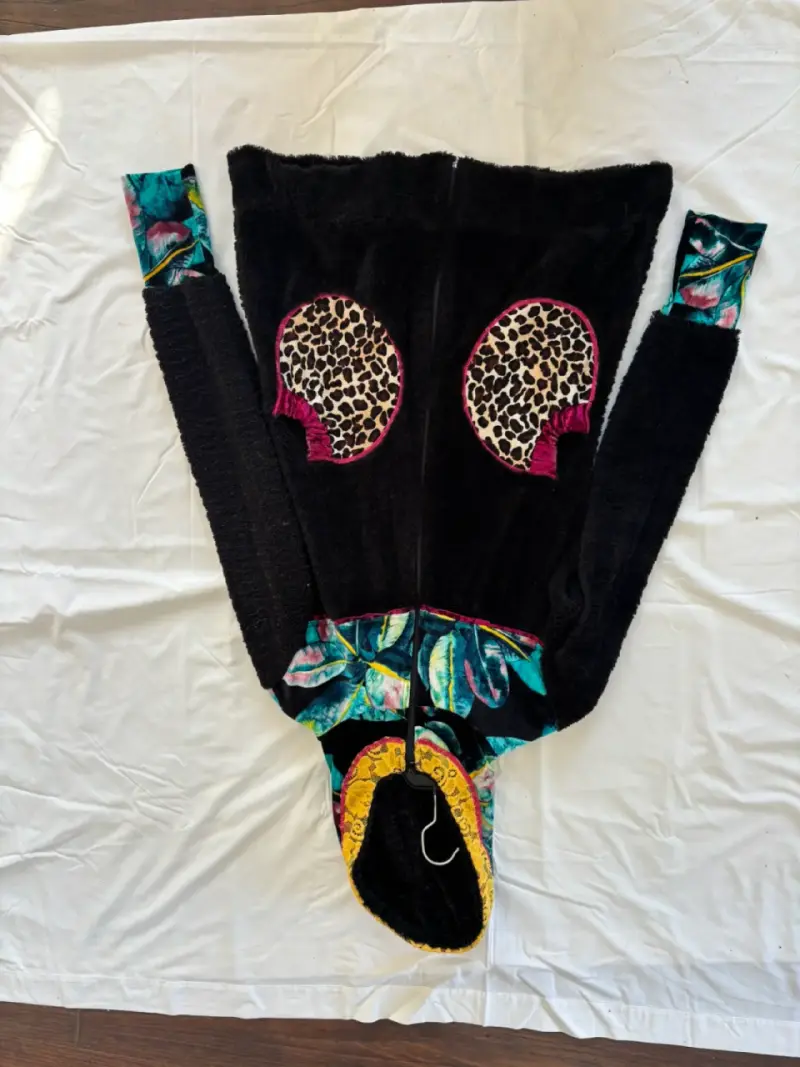 Buzo polar con estampado animal print - 1