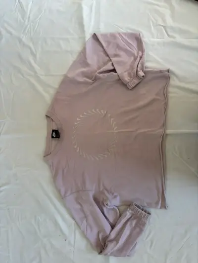 Polerón rosa Nike con diseño frontal - miniatura 1