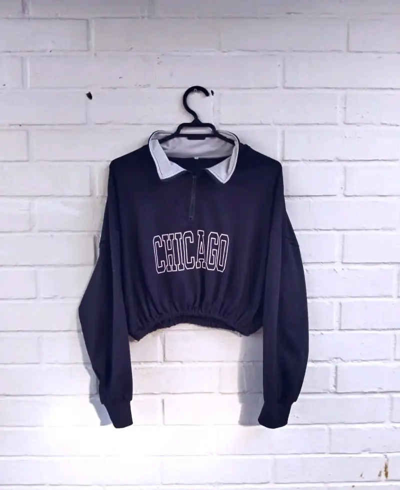 Polerón crop negro