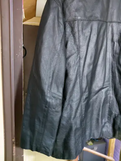 Abrigo de cuero negro para hombre - miniatura 5