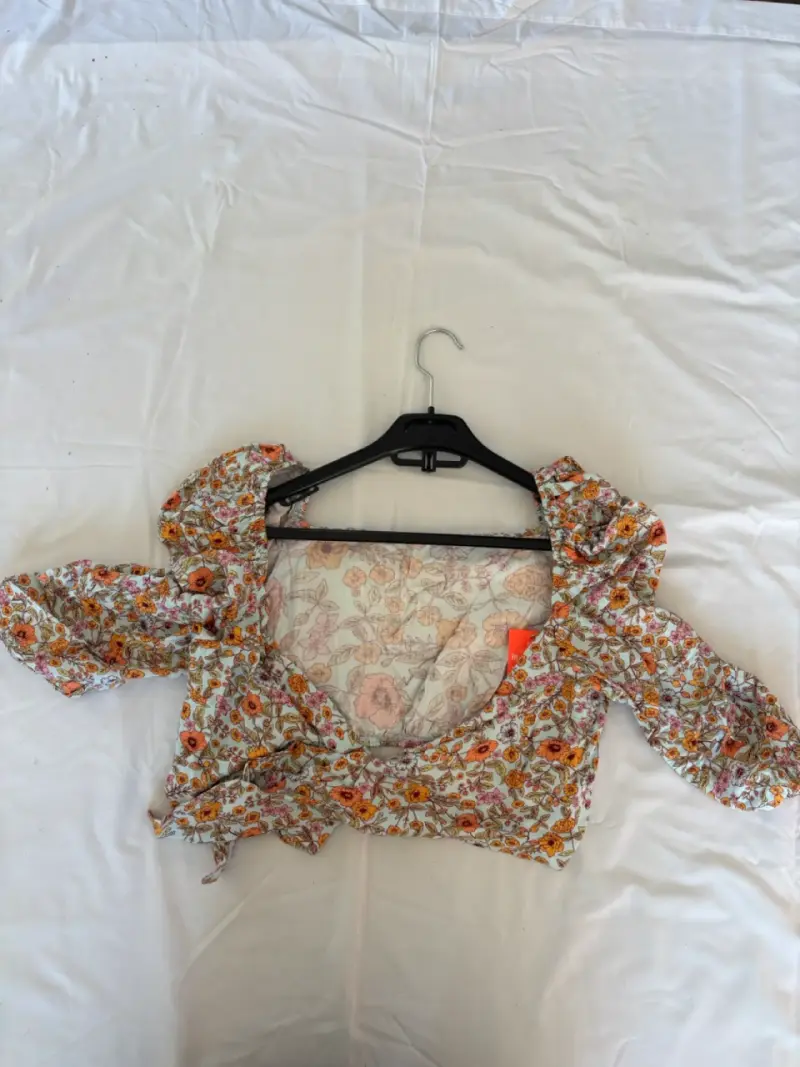 Blusa floral con lazo y mangas abullonadas - 2