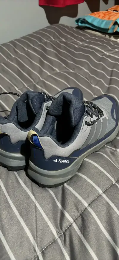 Zapatillas deportivas Adidas Terrex gris y azul - miniatura 2