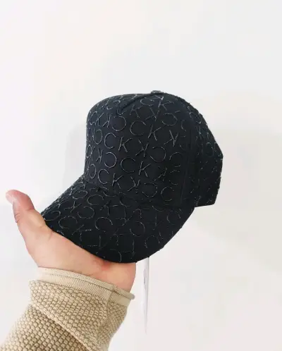 Gorra negra Calvin Klein multilogo 3D - miniatura 1