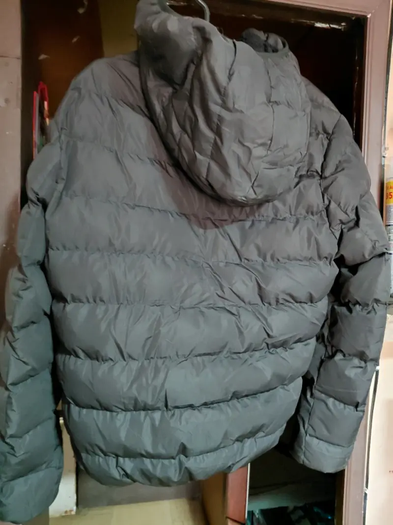 Chaqueta acolchada gris con capucha - 1