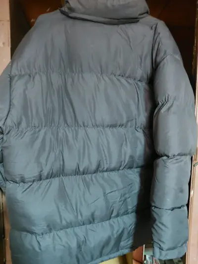 Chaqueta acolchada negra para invierno - miniatura 1