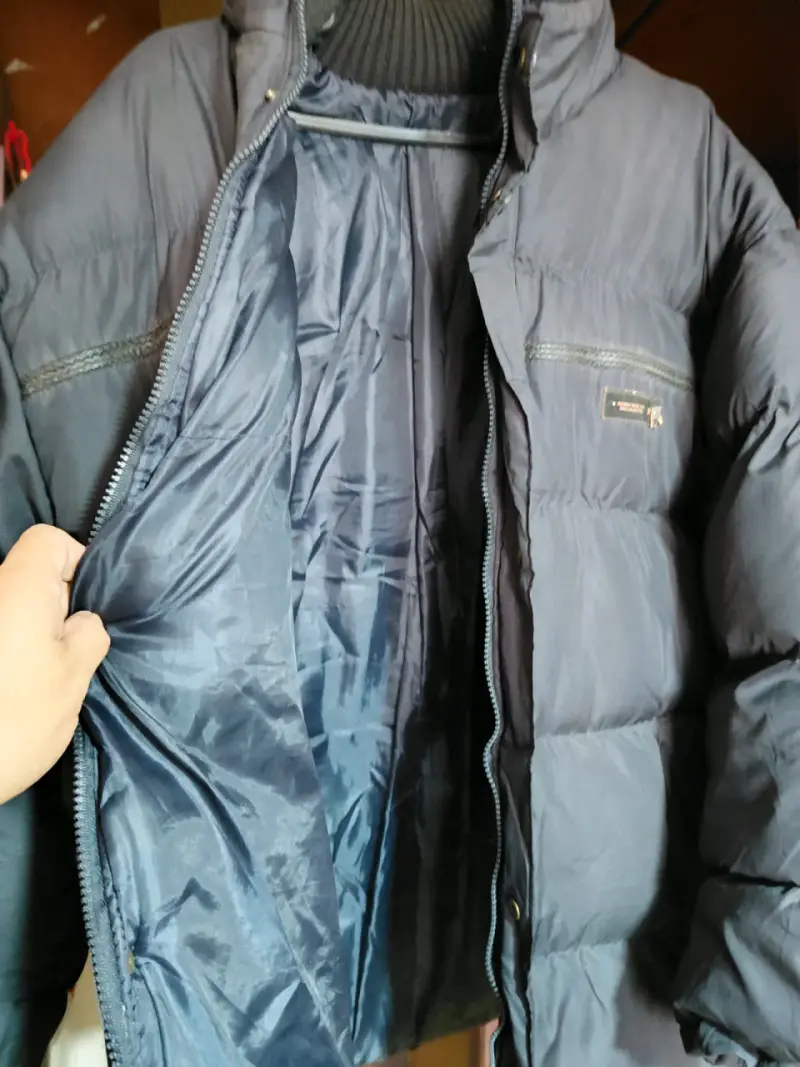 Chaqueta acolchada negra para invierno - 4
