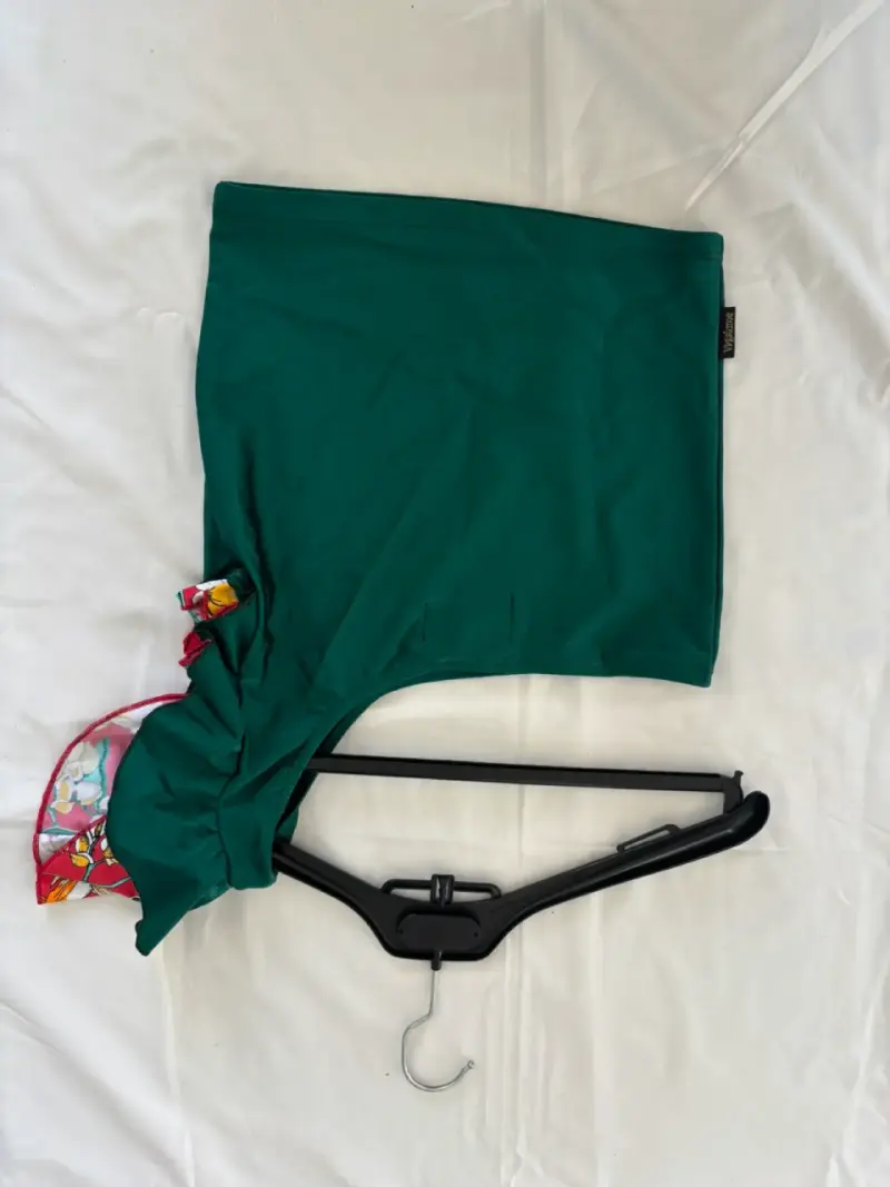 Blusa verde con detalle floral - 2