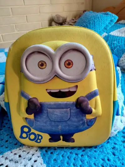 Mochila infantil Minions Bob amarilla - miniatura 2