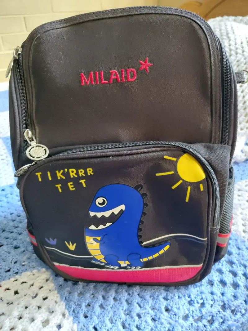 Mochila infantil Miliad con dinosaurio - 1