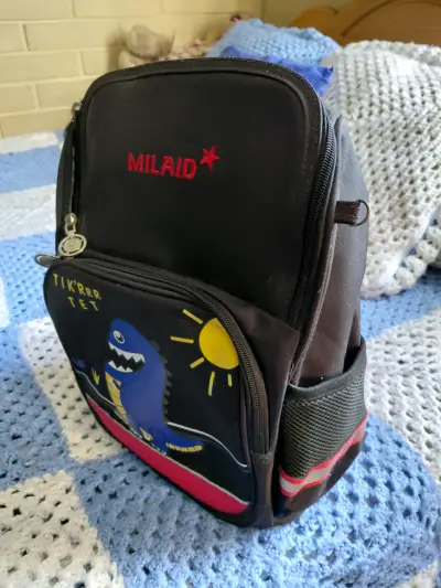 Mochila infantil Miliad con dinosaurio - miniatura 2