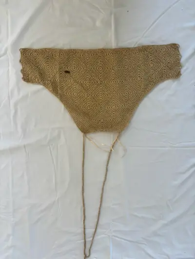 Top tejido a crochet color beige - miniatura 2