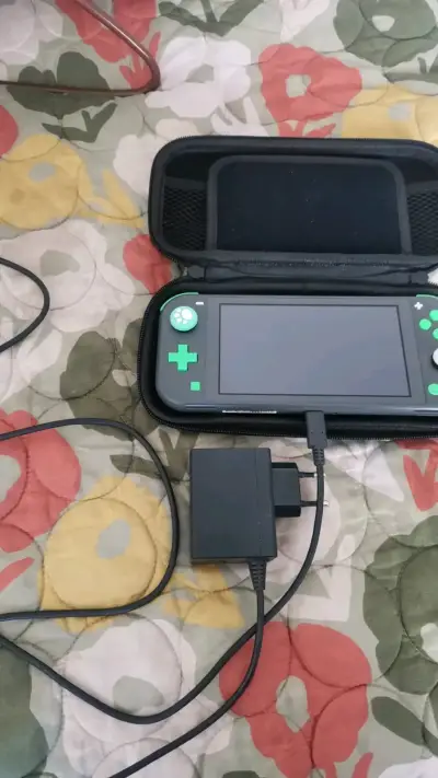 Consola Nintendo Switch Lite con estuche rígido - miniatura 2