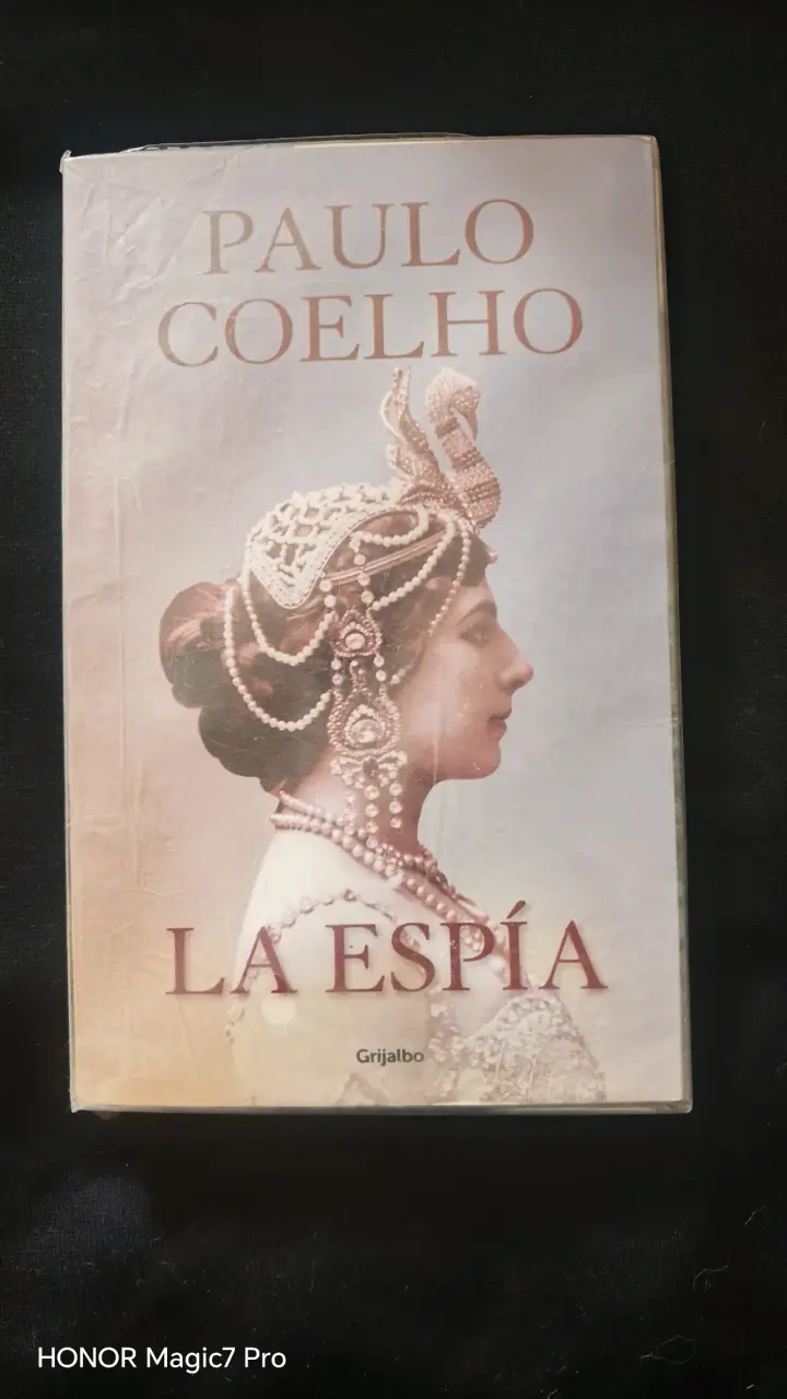 Libro 'La Espía' de Paulo Coelho