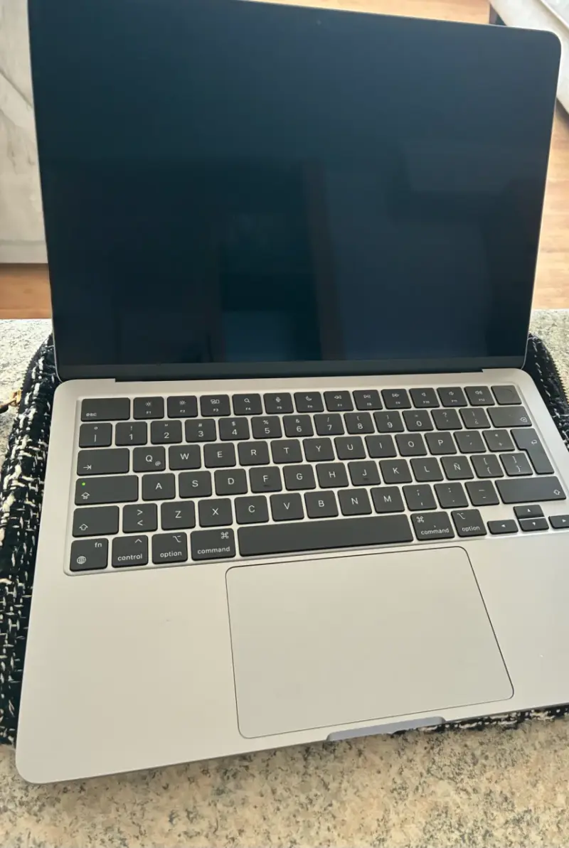 Laptop Apple MacBook Air M2 13 pulgadas - 1