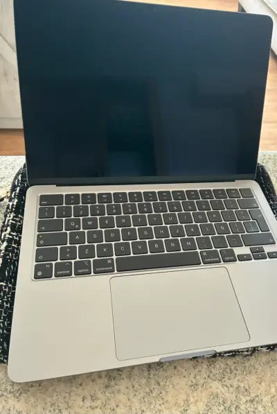 Laptop Apple MacBook Air M2 13 pulgadas - miniatura 1