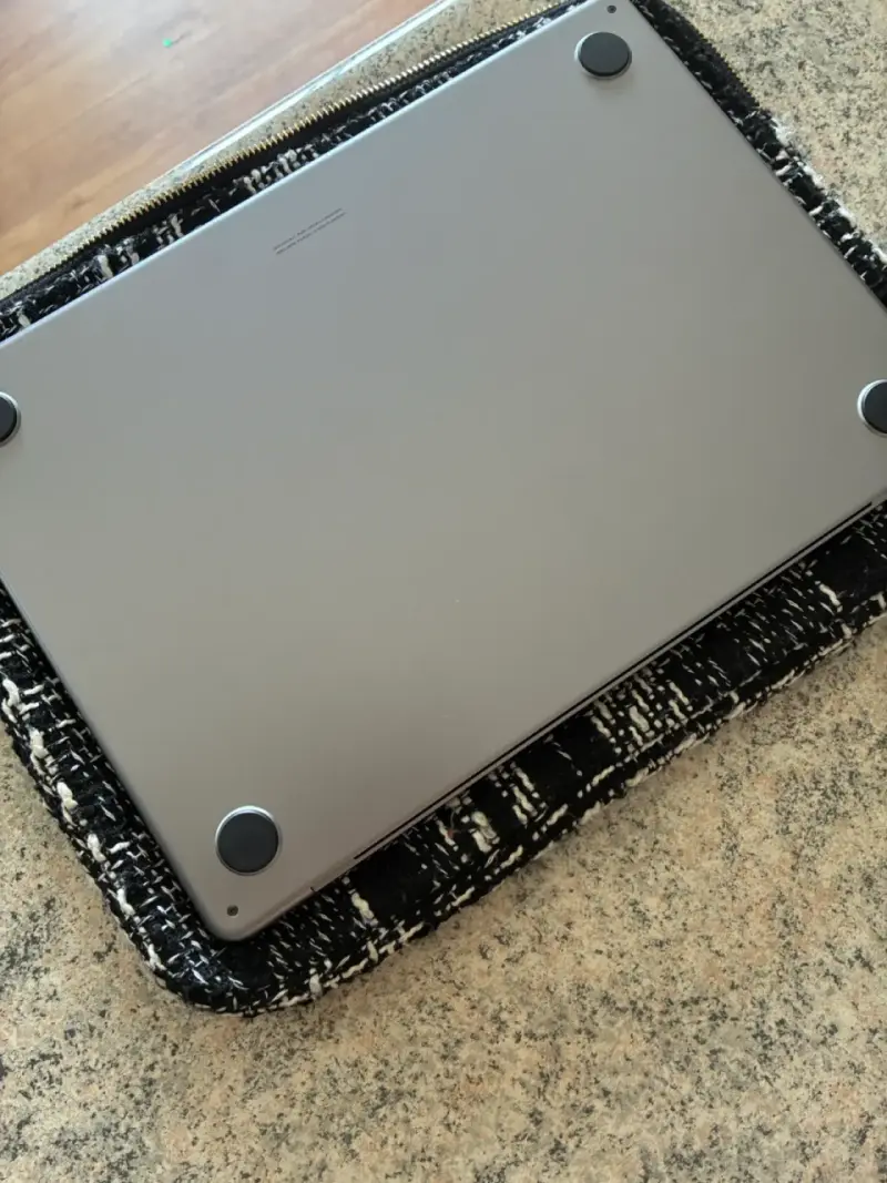 Laptop Apple MacBook Air M2 13 pulgadas - 4