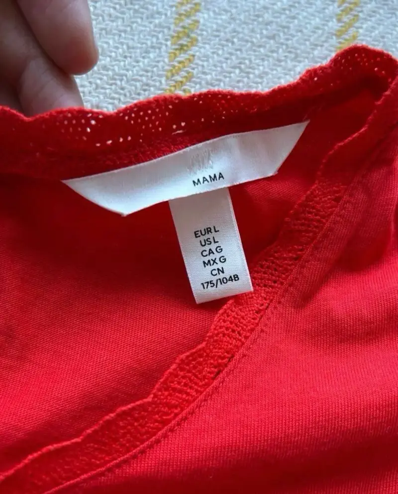 Polera maternal con volantes y encaje - 3