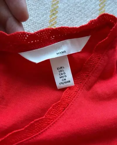 Polera maternal con volantes y encaje - miniatura 3