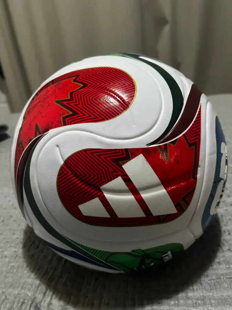 Balón de fútbol Adidas diseño colorido - 1
