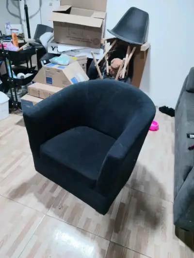 Sillón individual negro cómodo y moderno - miniatura 1
