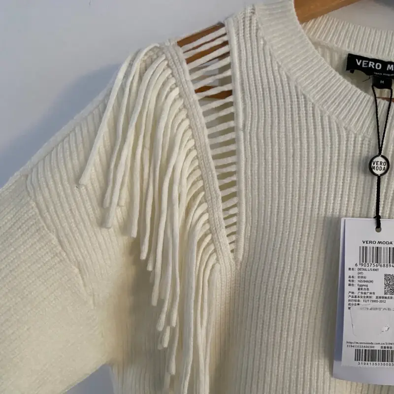 Suéter Vero Moda blanco con detalle de flecos - 2